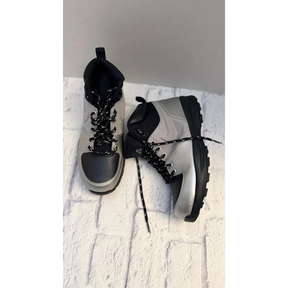 Nike Manoa LTH Boots Shoes  472648 020 Metallic Silver Black Boys Size 7Y